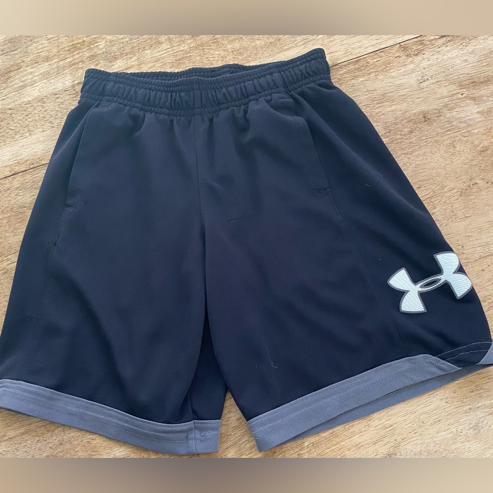 Under Armour‎ Heat Gear Youth Small Black Drawstring Athletic Shorts